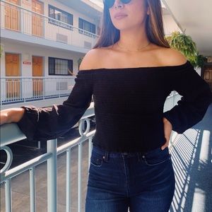 2/$15 sale 🚨 Off the shoulder long sleeve top ✨